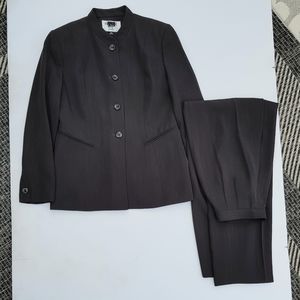 Kasper Womens Suit sz 4P